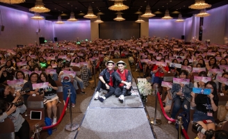 Krist và Singto lần đầu tổ chức fan meeting tại Việt Nam