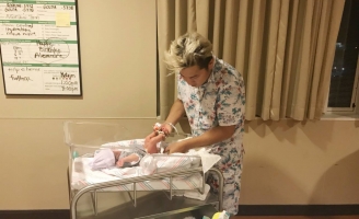 Lâm Vũ hạnh phúc đón con gái đầu lòng tại Mỹ