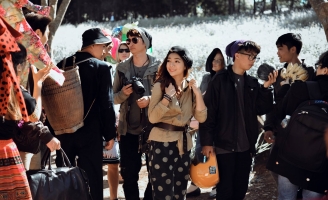 Lật Mặt: Nhà Có Khách cháy vé, thu 60 tỷ đồng chỉ sau 4 ngày công chiếu chính thức