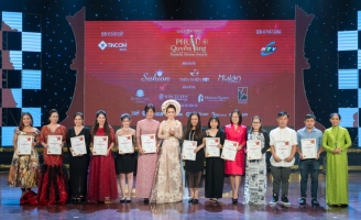 Lê Bích Nhân diện áo dài Việt Hùng, lộng lẫy trong Gala Tôn vinh Phụ nữ Quyền năng mùa hai