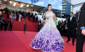Lý Nhã Kỳ hóa công chúa trên thảm đỏ Cannes