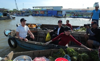 Mặc Lê Lộc “lạc trôi”, Anh Đức rủ Trường Giang đi nấu cá lóc ăn ngon lành
