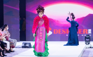 Mẫu nhí Phạm Kim Huệ trình diễn tại Bangkok Kids International Fashion Week 2022