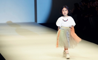 Mẫu nhí Pinkids Khánh An và màn trình diễn ấn tượng tại Shanghai Fashion Week
