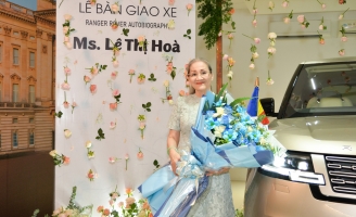 Mẹ Lý Nhã Kỳ tậu siêu xe 15 tỷ đồng