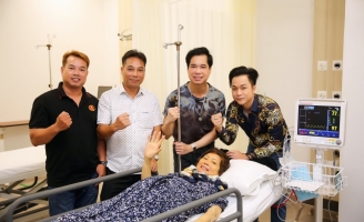 Mẹ Ngọc Sơn về Việt Nam sau khi sức khoẻ suy kiệt tại Mỹ