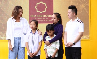Minh Vương M4U và Minh Triệu xúc động khi tham gia Mái ấm gia đình Việt