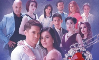 Mỹ nhân Max Collins tốn 2 giờ hóa trang trong suốt 4 tháng để… xấu xí