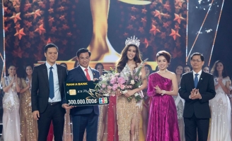 Nam A Bank trao thẻ JCB cho tân Hoa hậu và Á hậu 'Miss Universe 2019'