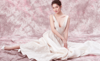 Ngắm nhìn bộ ảnh  Á hậu Thuỳ Dung khoe vẻ thanh khiết đón tuổi 23