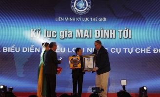 Nghệ sĩ Mai Đình Tới trở thành kỷ lục gia thế giới