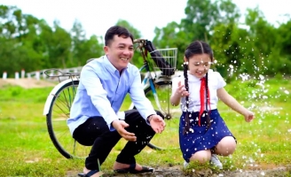 “Ngọc nữ dân ca” Dương Nghi Đình tung loạt MV mới, thử sức với dòng nhạc Bolero