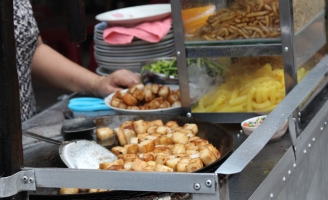 Người Sài Gòn tấm tắc trước những món ăn đường phố không thể bỏ qua