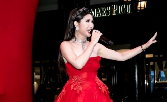 Nguyễn Hồng Nhung hát Ngô Đồng ở Liên hoan phim Thế giới Châu Á (AWFF)