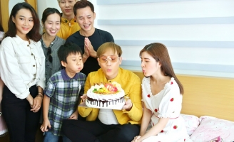 Nguyên Vũ bất ngờ được ekip mừng sinh nhật