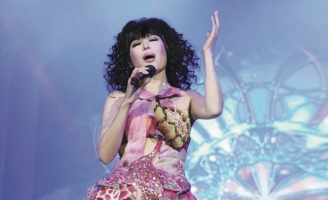 Nhật Hạ đẹp ngỡ ngàng trong DVD liveshow “Thả Tình”