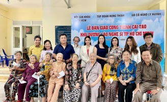 NSƯT Trịnh Kim Chi cùng gia đình Lý Hùng bàn giao công trình khu dưỡng lão nghệ sĩ 