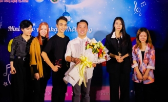 NTK Việt Hùng đồng hành cùng đêm nghệ thuật đẳng cấp “Chào bạn, HUTECH tuổi 27”