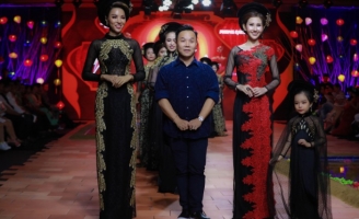 NTK Việt Hùng “họa” về “Trăng” trong Áo dài