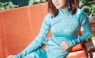 NTK Việt Hùng mang BST Đại sứ Áo dài Việt Nam lên sân chơi Duyên dáng nữ sinh Giao thông