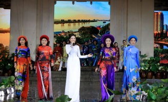 NTK Việt Hùng và BST “Tôi yêu thành phố”