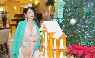 Nữ hoàng  Vương quốc Anh Thạch Hoa vui đón Giáng sinh bằng bộ ảnh gợi cảm