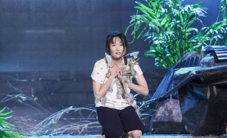 Phạm Quỳnh Như thăng hoa với tiết mục xúc động về thiên tai trong Đánh Thức Đam Mê