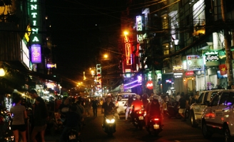 Phố đi bộ Bùi Viện thí điểm cấm xe cộ từ ngày 15/7