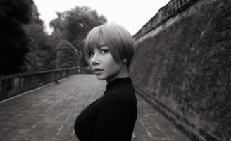 Phượng Vũ trở lại Vpop với bản tình ca đầy phiêu lãng “Em ở đây”