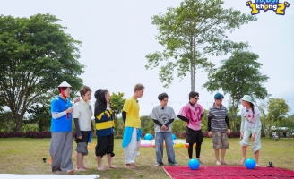 Quang Hùng MasterD chơi hết mình, bắt vịt đến “sập bẫy” cùng dàn cast Tổ Đội “1 Không 2”