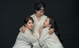 Quỳnh Anh Beauty khoe ảnh chụp chung với mẹ và bà nhân ngày phụ nữ Việt Nam