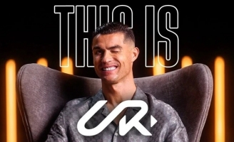 Ronaldo vừa chơi YouTube 11 giờ 30 phút nhận luôn nút Kim Cương với hơn 10 triệu người đăng ký