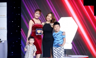 Siêu nhân mẹ: Phi Thanh Vân cho rằng mình không được may mắn như Thanh Vân Hugo