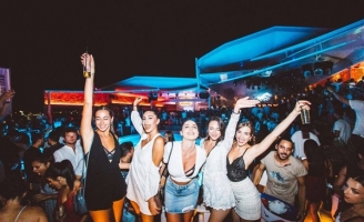Sở thích dùng máy bay riêng, ở phòng đặc biệt khi du lịch của rich kid