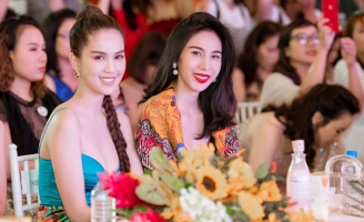 Thủy Tiên và Ngọc Trinh cùng đọ sắc tại sự kiện