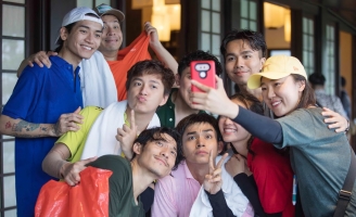 Tiệc đóng máy đầy cảm xúc của Chạy Đi Chờ Chi sau tập cuối cùng mùa đầu tiên