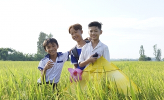 Tiến Nhỏ tung MV cover bản hit Tuổi thơ tôi của Jack