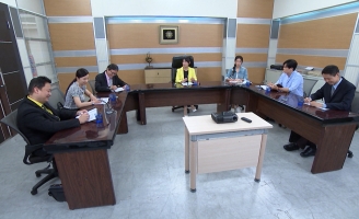 Tiêu Thiến ngăn chặn mọi thông tin liên lạc giữa Sùng Uy và Jasmin