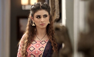 Tình người kiếp rắn : Nữ chính Mouni Roy thay đổi kiểu tóc dự đoán thành hot trend trong năm mới