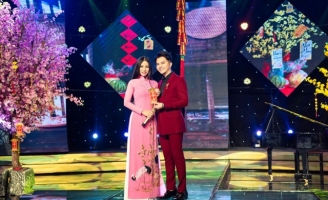 Nam Cường cùng Trang Thảo mang xuân sớm đến mọi người