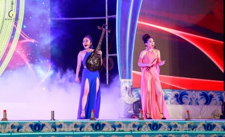 Trưởng nhóm “Giao Thời” lên tiếng với những ý kiến trái chiều về ăn mặc phản cảm