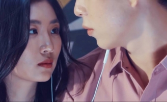 Vicky Nhung “hại não” khán giả với câu chuyện “không bình thường” 