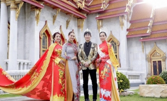 Vợ chồng hoa hậu Sandy Nguyễn và ca sĩ Tony Lê tiết lộ bí mật trang phục NTK Minh Hùng