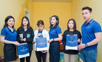 Vừa làm đại sứ thương hiệu, Việt Trinh đã đồng hành cùng TMV Ngọc Dung trong hoạt động từ thiện