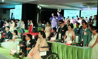 Xúc động lễ cưới tập thể của 40 cặp đôi khuyết tật