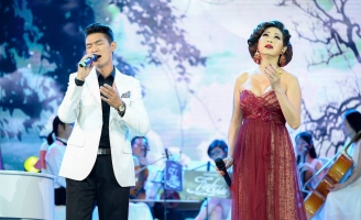 Ý Lan kết hợp Trọng Bắc thực hiện minishow chủ đề mùa xuân