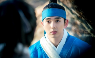Yoo Seung Ho mất ngủ liên tục, tuột 5kg khi vào vai thái tử Lee Sun 